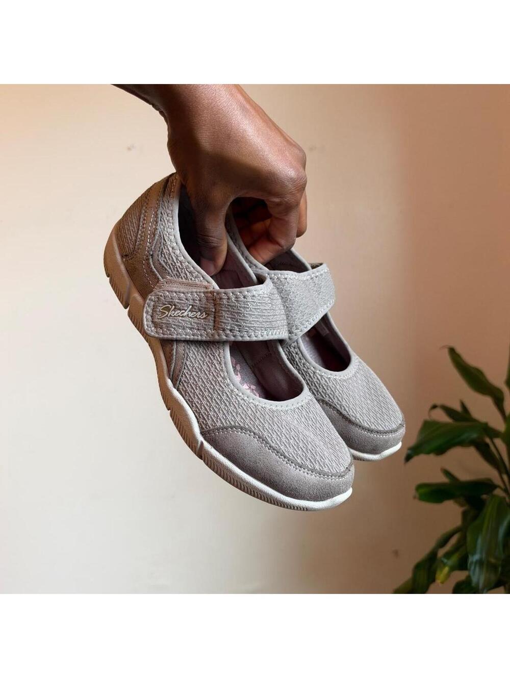 Skechers Relaxed Fit Taupe Grey Mary Jane Sneakers US 5.5